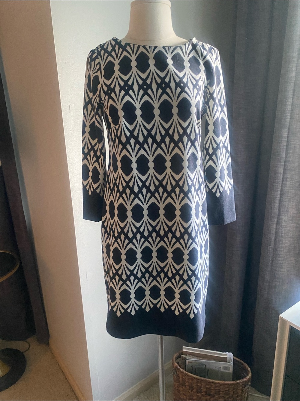 Just Taylor black and White Patterned Sheath Dress